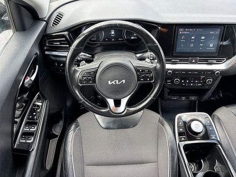 Used 2022 Kia Niro EX w/ Cold Weather Package FWD image 21