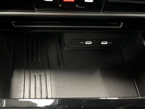 Used 2025 Volkswagen Atlas Cross Sport SE w/ Panoramic Sunroof Package image 24