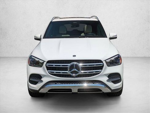 Used 2025 Mercedes-Benz GLE 350 4MATIC image 2