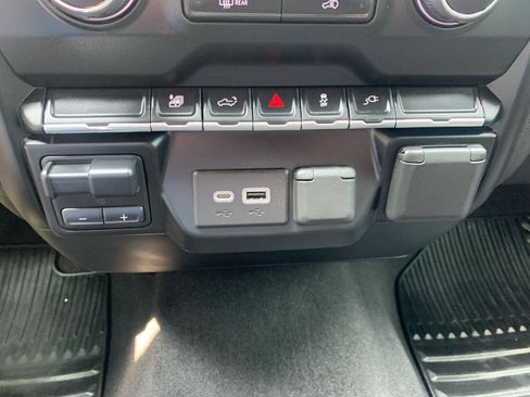 Used 2022 Chevrolet Silverado 2500 Custom w/ Custom Value Package AWD/4WD image 27