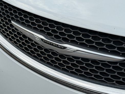 Used 2021 Chrysler Voyager Lxi image 31