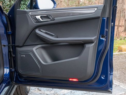 New 2026 Porsche Macan GTS image 33