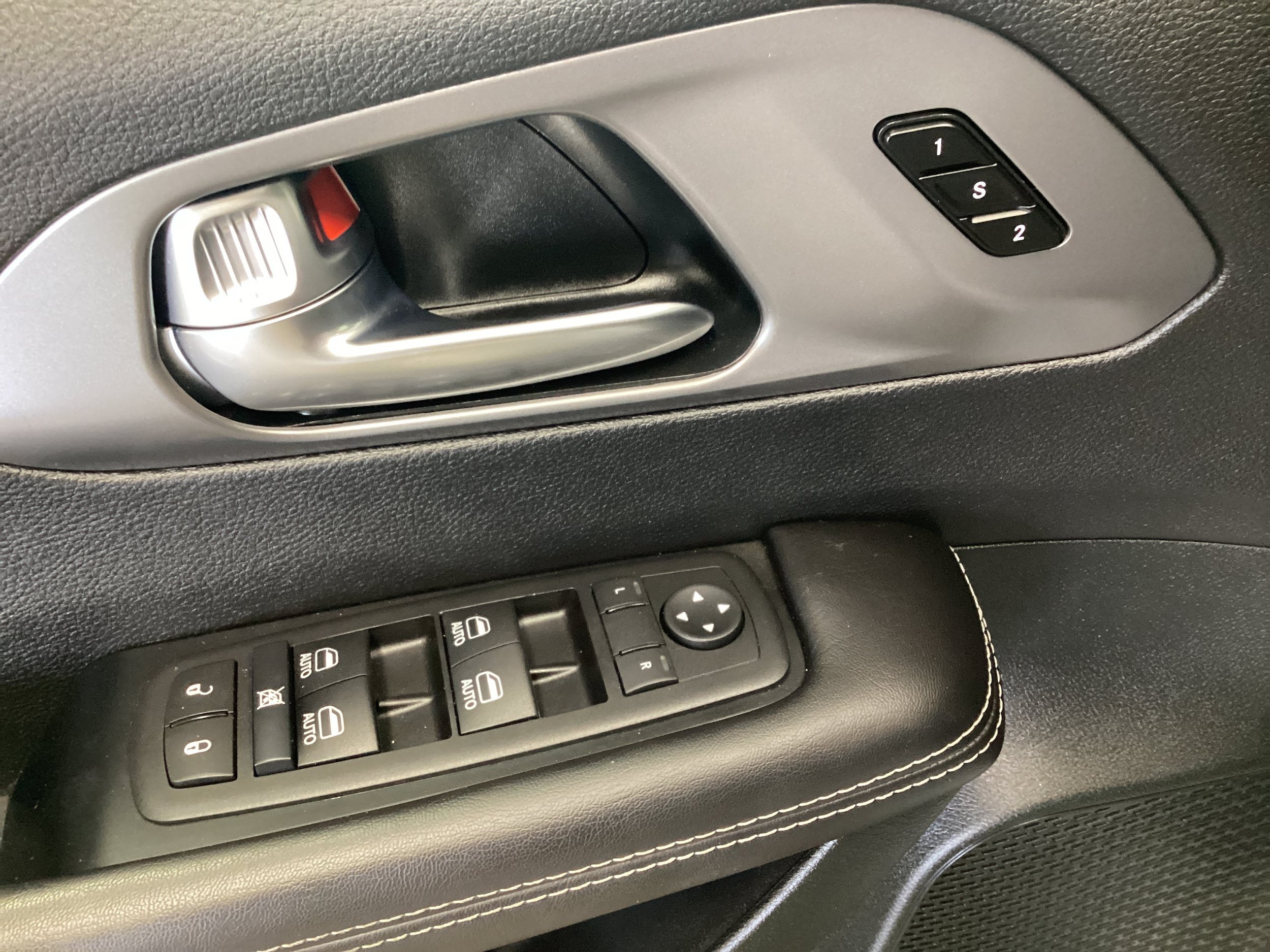 Used 2026 Chrysler Pacifica Select FWD image 13