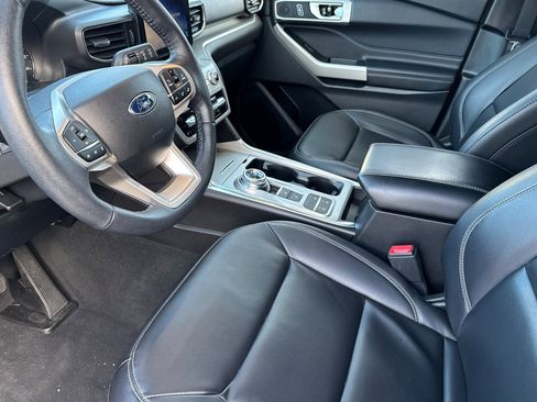 Certified 2022 Ford Explorer XLT w/ Equipment Group 202A image 11