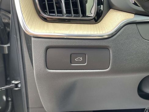 New 2026 Volvo XC60 B5 Plus w/ Protection Package Premier AWD/4WD image 11