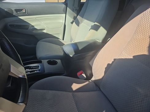 Used 2015 Toyota Tacoma PreRunner image 18