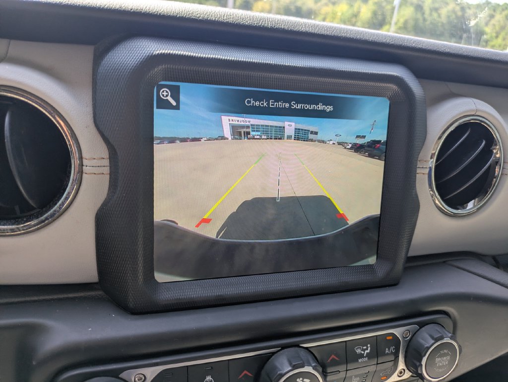 Used 2023 Jeep Gladiator Overland AWD/4WD image 14
