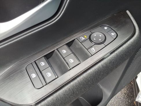 New 2026 Nissan Kicks SV image 18