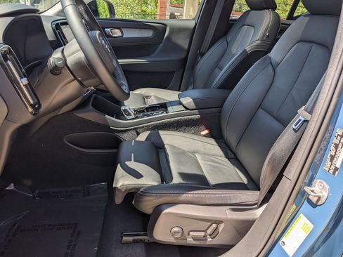 Certified 2024 Volvo XC40 B5 Plus w/ Climate Package AWD/4WD image 11