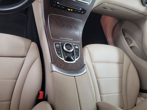 Used 2019 Mercedes-Benz GLC 300 w/ Premium Package image 26
