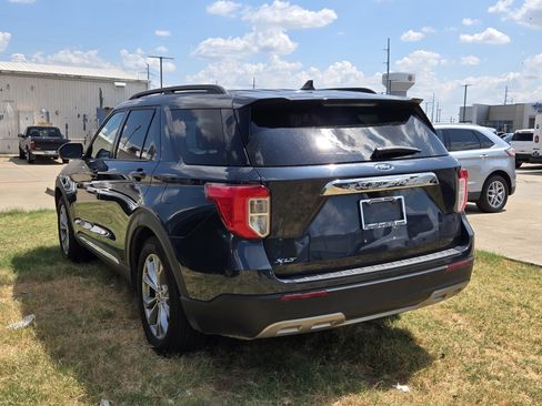 Used 2023 Ford Explorer XLT w/ Equipment Group 202A RWD image 4