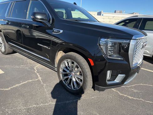 Used 2021 GMC Yukon XL Denali w/ Denali Ultimate Package image 3