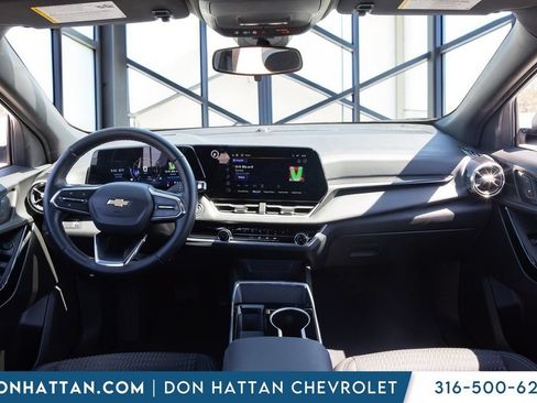 Used 2025 Chevrolet Equinox LT FWD image 4