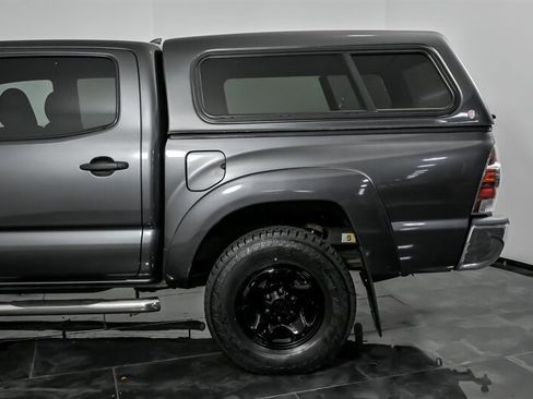 Used 2014 Toyota Tacoma 4x4 Double Cab w/ SR5 Package image 8