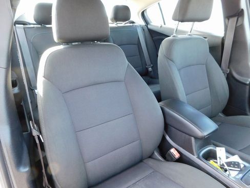 Used 2017 Chevrolet Cruze LT w/ Convenience Package image 19