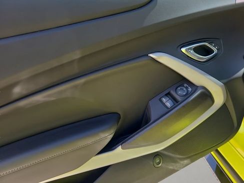 Used 2021 Chevrolet Camaro SS RWD image 9