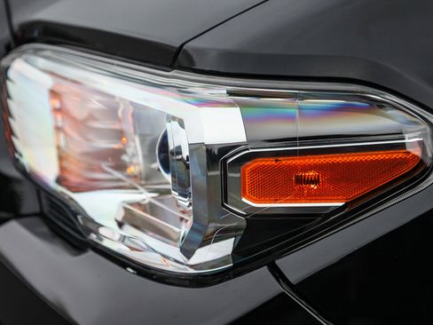 Used 2021 Toyota Tacoma SR5 image 7