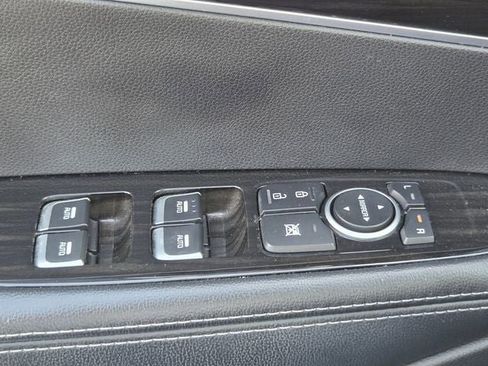 Used 2020 Kia Sorento LX FWD image 30