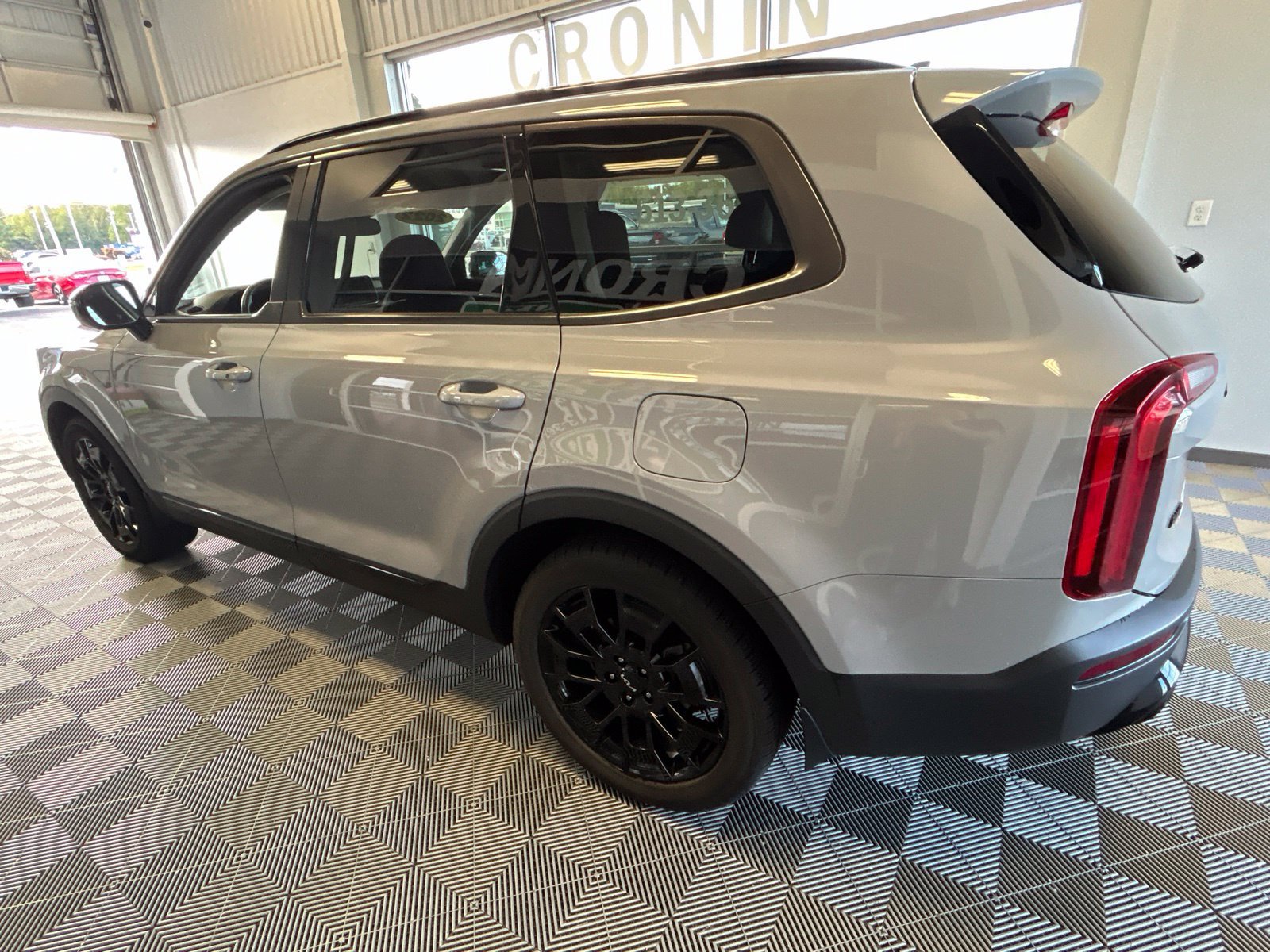 Used 2022 Kia Telluride SX w/ SX Prestige Package AWD/4WD image 4