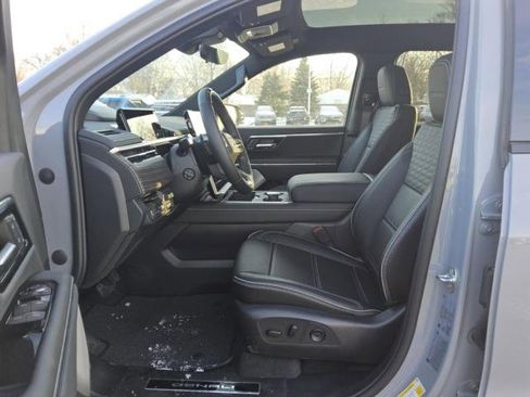 Used 2024 GMC Sierra EV Denali image 3