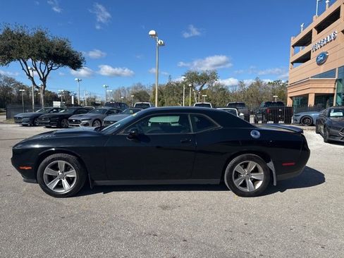Used 2019 Dodge Challenger SXT image 2