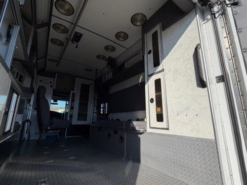 Used 2003 Ford E-450 and Econoline 450 image 20