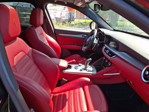 Used 2020 Alfa Romeo Stelvio Ti Sport AWD/4WD image 12