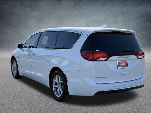 Used 2018 Chrysler Pacifica Touring Plus w/ Tire & Wheel Group image 6