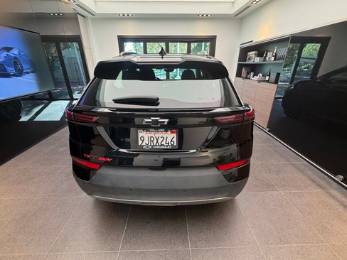 Used 2023 Chevrolet Bolt EUV Premier w/ Redline Edition FWD image 3