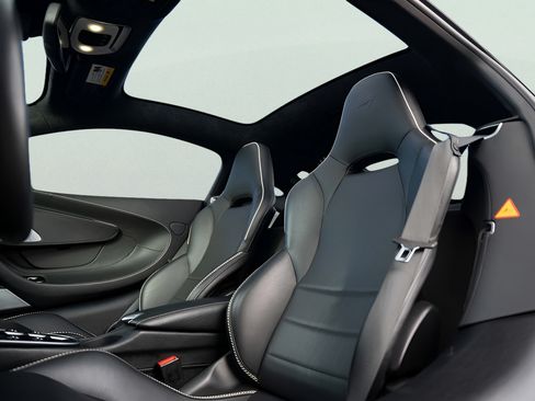 Used 2023 McLaren GT RWD image 39