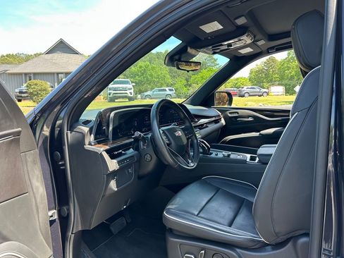 Used 2022 Cadillac Escalade Premium Luxury w/ LPO, Illumination Package AWD/4WD image 38