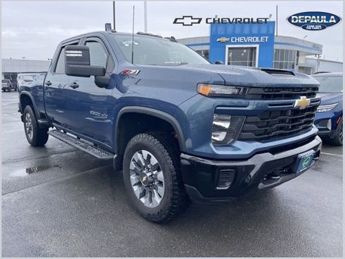 Used 2025 Chevrolet Silverado 2500 Custom w/ Custom Value Package image 1