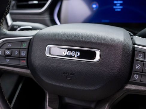 Used 2022 Jeep Grand Cherokee L Limited AWD/4WD image 22