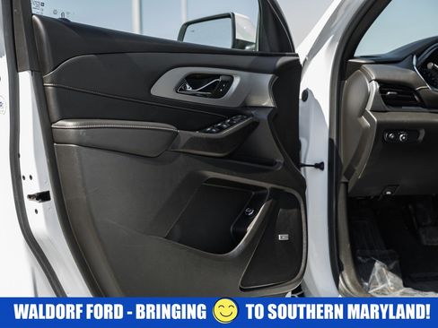 Used 2023 Chevrolet Traverse LT w/ LT Premium Package AWD/4WD image 42