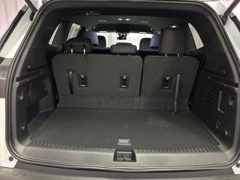 Used 2025 GMC Acadia Elevation image 25