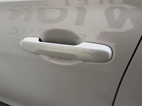 Used 2025 Honda Pilot EX-L image 9