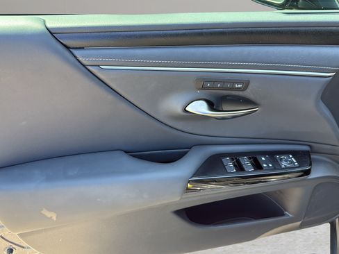 Used 2024 Lexus ES 300h w/ Technology Package FWD image 10