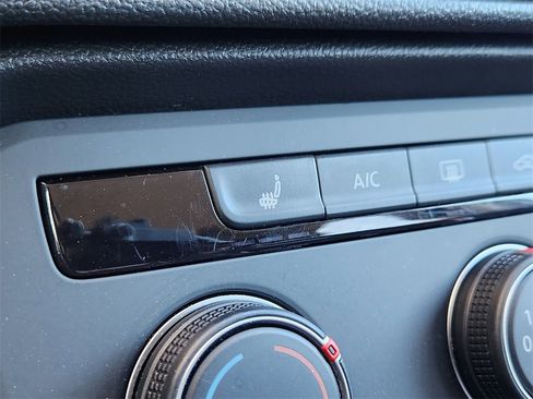 Used 2022 Volkswagen Taos SE image 14