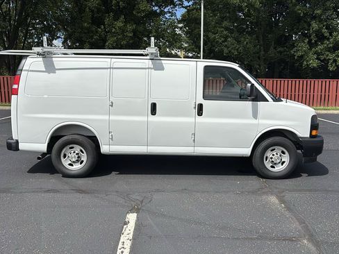 Used 2025 Chevrolet Express 2500 w/ Driver Convenience Package RWD image 8