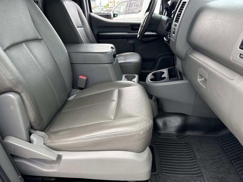 Used 2018 Nissan NV 2500 SV RWD image 11