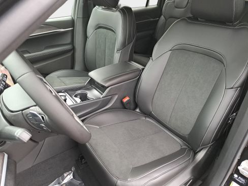 New 2026 Jeep Grand Cherokee L 4WD image 16