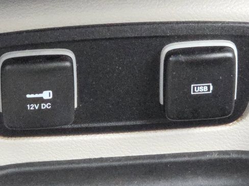 Used 2017 Chrysler Pacifica Touring-L w/ Tire & Wheel Group image 7