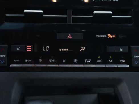 Used 2020 Toyota Avalon XSE FWD image 34