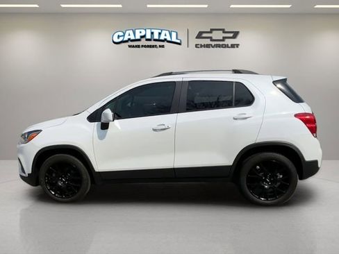 Used 2022 Chevrolet Trax LT w/ Driver Confidence Package image 2