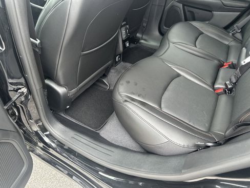 Used 2023 Jeep Compass Limited image 17