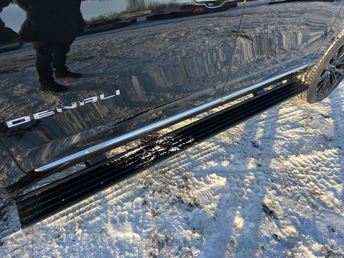 Used 2025 GMC Yukon XL Denali w/ Sun & Power Step Package image 27