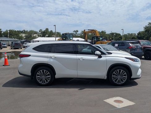 Used 2021 Toyota Highlander Platinum AWD/4WD image 4