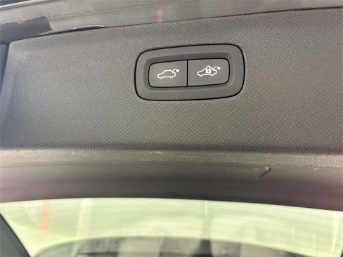 Used 2024 Volvo XC90 B6 Plus image 13