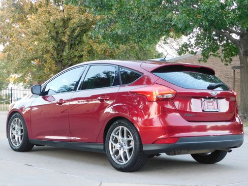 Used 2015 Ford Focus SE w/ Equipment Group 201A image 3