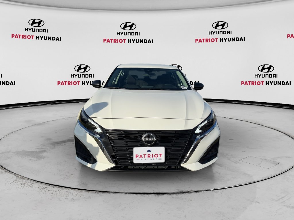 Used 2025 Nissan Altima 2.5 SV FWD image 8